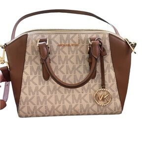 Michael Kors vanilla leather purse. Can wear multiple ways